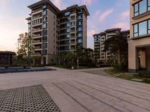 Four Seasons Mansion Apartment Hotel