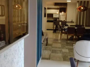 Apto a uma quadra do mar em torres