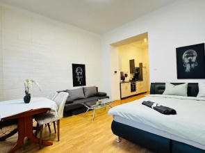 Lovely 2BR for 5 Peaceful Central Stay