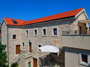 Apartment Neno - 50 m from center: Ana Jelsa, Island Hvar