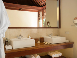 Курорт Komaneka at Tanggayuda