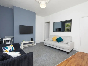 4 Bed Derby House - Long Stays- Parking