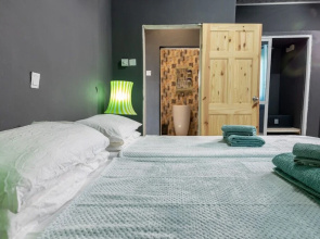 Sea-front Suite - Sleeps 3 - Balcony - Pool