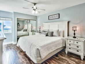 Gulf Shore Condo #211 - 2 Br condo by RedAwning