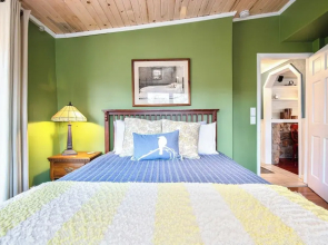 Lakefront Oasis With Skylights & Covered Boat Slip For Extra Adventure