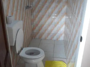 Rumanija's Airport Rooms