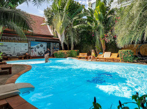 Naiharn Pearl Condo Hotel by Villacarte