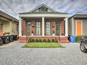 Chic New Orleans Gem w/ Deck: Walk to Cafes!