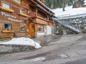 Plush Holiday Home in See im Paznauntal With Balcony