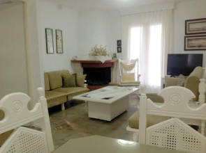 Villa Fofo - Beautiful Sea Front Villa with 650m2 garden
