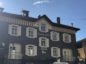 John Luxury Suites