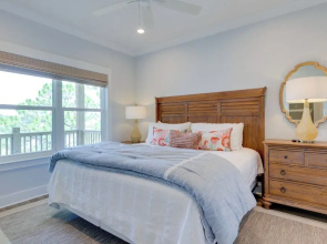 Luxe Family Condo w/ Gulf View in Dauphin Island!