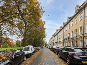 Spacious, Light-filled Period Apartment - Central Bath