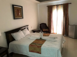 The Garden Hotel y Restaurant