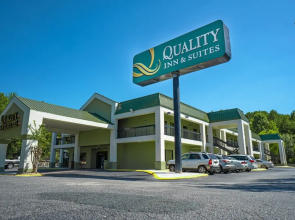 Quality Inn & Suites at Six Flags