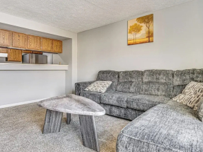 2 Mi to Castleton Square Mall! Quaint Condo