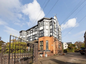 Cosy Spacious Duplex Apartment Near Salford Royal