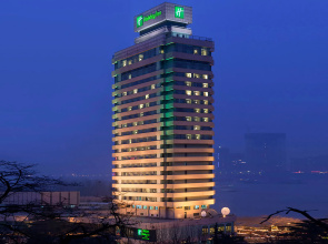 Holiday Inn Riverside Wuhan by IHG
