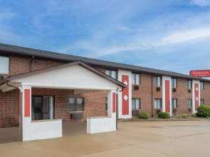 Ramada by Wyndham Cedar Rapids South