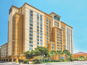 La Quinta Inn & Suites by Wyndham San Antonio Riverwalk