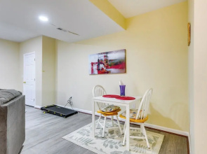 Pets Welcome! Cozy Family Apartment in Sterling