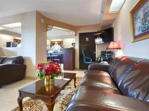 Days Inn & Suites by Wyndham Warner Robins Near Robins AFB