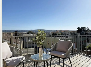 South SF Spacious Entire Unit With 3brs 3bth on 2F