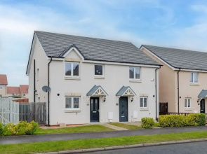 3 Bedroom House-private Parking