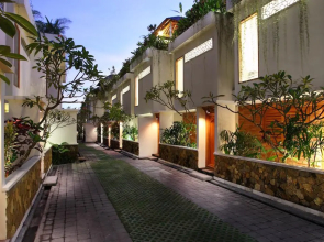 Villa Kayu Raja