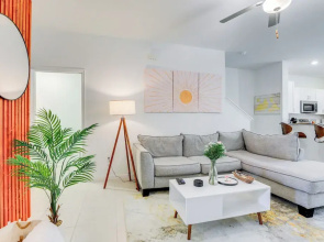 6 Mi to Apollo Beach: Townhome w/ Pool Access!