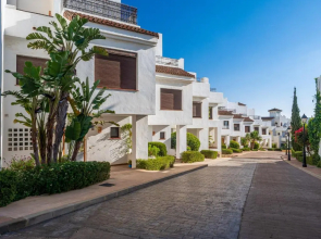 2305 - Luxury villa with sea view and pools