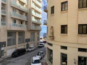 Large apartment close to rocky beach MCRE1-1