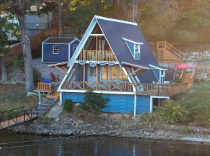 Sunrise Oasis - Enjoy Lakefront Living
