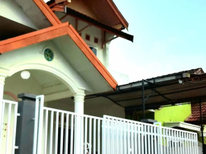 Almira Homestay near Airport - Hostel