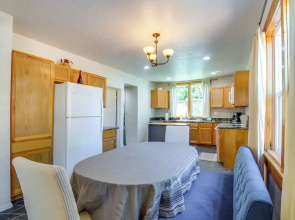 < 1 Mi to Coquille River: Cottage w/ Private Yard!