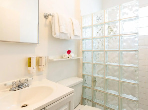 The Southernmost Inn - Adults Only