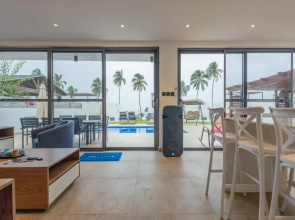 Tills Beach Hotel