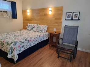 Three Islands Motel
