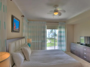 Beachfront Glamorous Apartment With Ocean Views