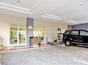 OYO Life 93383 Wisma Kencana Puteri