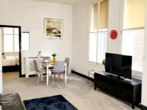Central 2bed Apartment w/parking