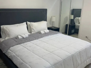 "park / Smart Tv / Wifi / Parking / Elegant / Sofa"