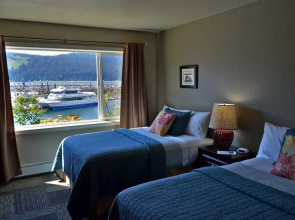 Seldovia Boardwalk Hotel