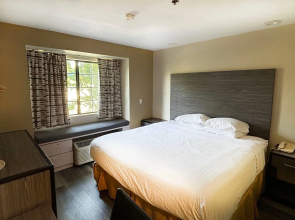 Travelodge by Wyndham Arlington/Dallas Area