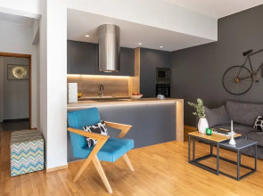Spacious 3-bedroom Getaway With Balcony in Glyfada
