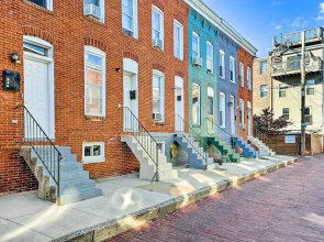 Central & Trendy Baltimore Townhome: Pets OK!