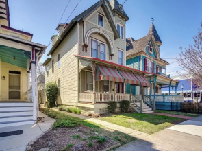 Walk to Beach: Cape May Home w/ Screened Patio!