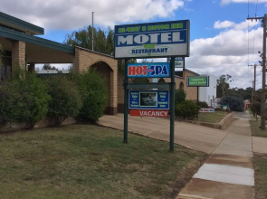 Hi Way Eight Motor Inn
