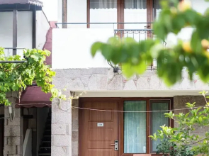 Assos Kadırga Otel
