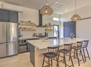 Stunning Wine Country Gem With Hot Tub + Patio!